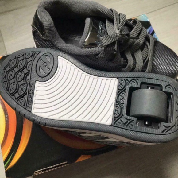 Wheeled Shoes Size Y1 - Picture 1 of 5